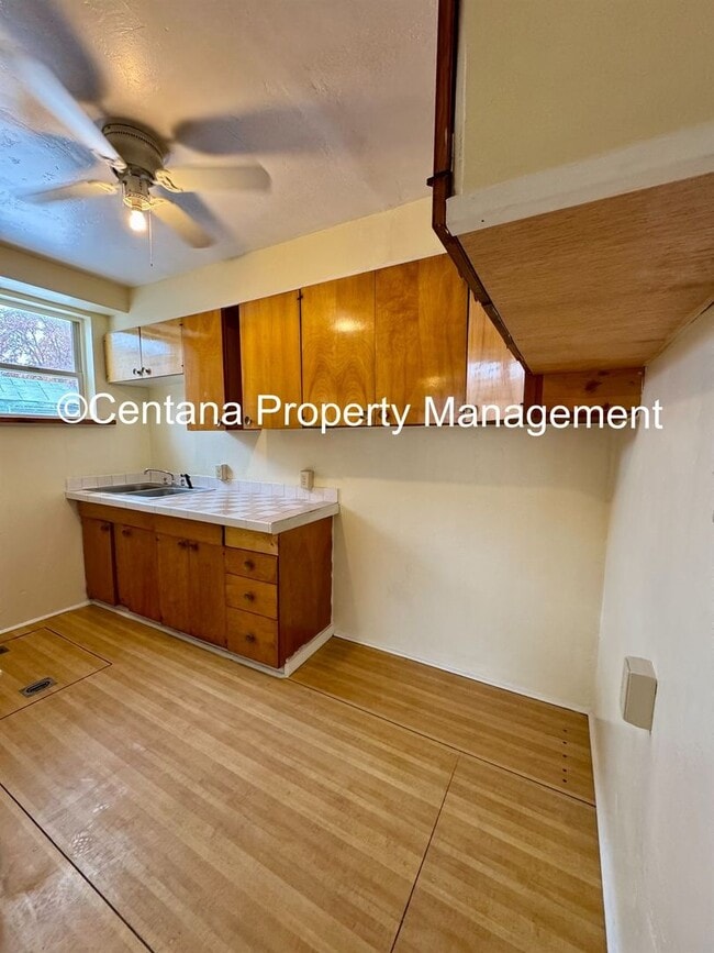 Photo - 1265-1265-1262 1st St Unidad 1265 1/2 Farrell