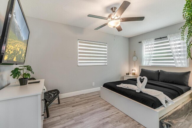 Photo - 1051 SW 32nd Ct