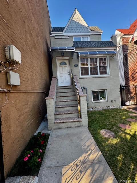Building Photo - 1011 E 227th St Rental