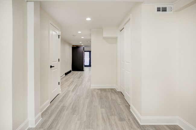 Building Photo - 537 E Penn St Unit 537 E Penn Street B - DOWNSTAIRS Rental