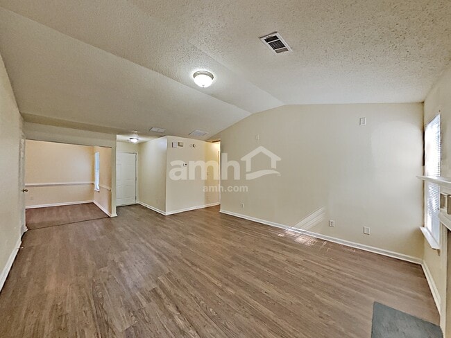 Photo - 271 Village Dr