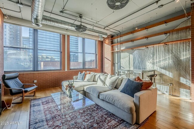 Building Photo - 21 E 6th St Rental