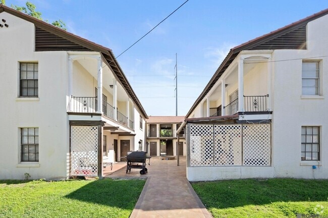 Building Photo - 2963 Greenwood Dr Rental