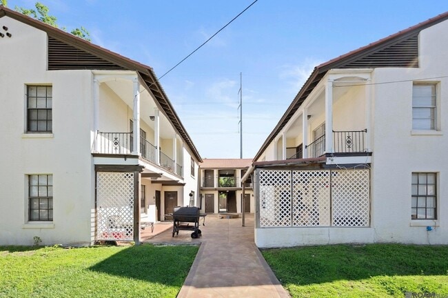 Building Photo - 2963 Greenwood Dr Rental
