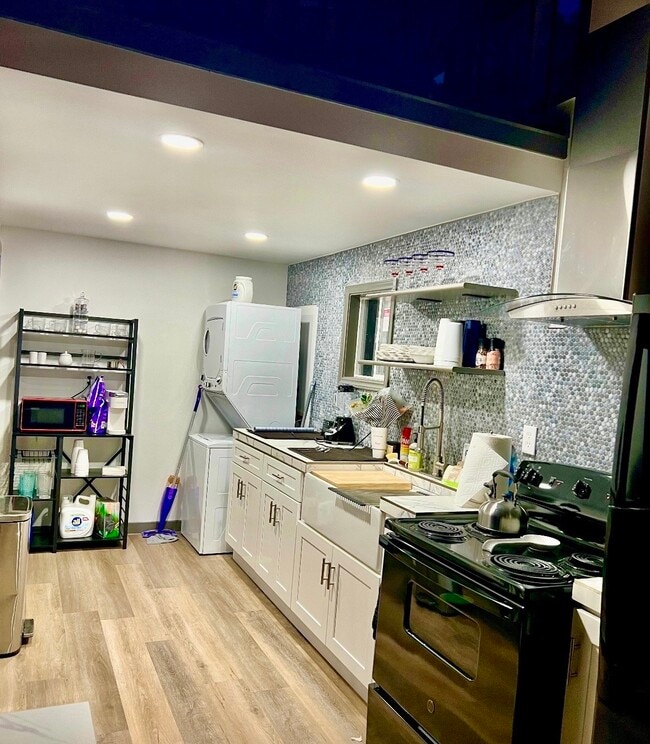 Photo - 373 Saddle Surrey Rd