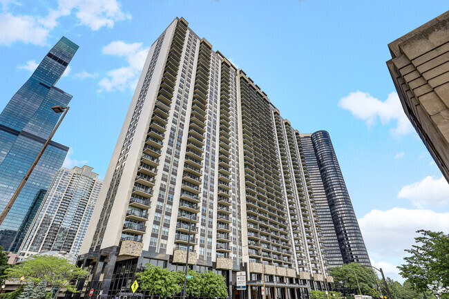 Building Photo - 400 E Randolph St Unit 1412 Rental