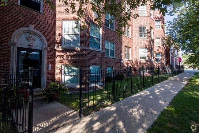 Building Photo - 1714 W Farwell Ave Rental