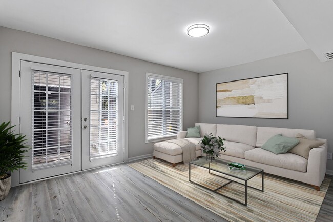 Building Photo - Beautifully Renovated Townhouse Near Downt...