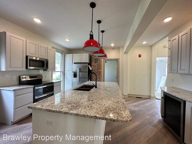 Photo - 8 br, 6 bath House - 514 W Kirkwood Ave