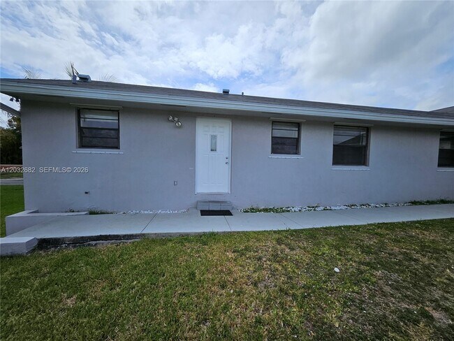 Photo - 4149 SW 52nd St Unit 1