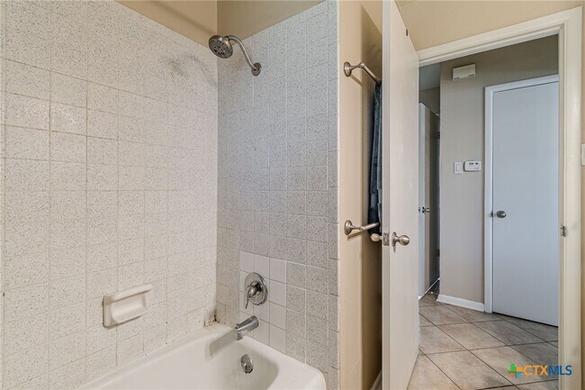 Photo - 324 Craddock Ave