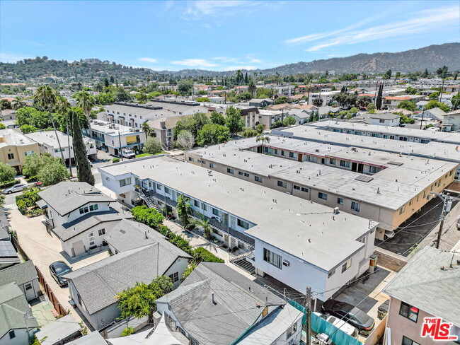 Building Photo - 1135 E Elk Ave Unit 3 Rental