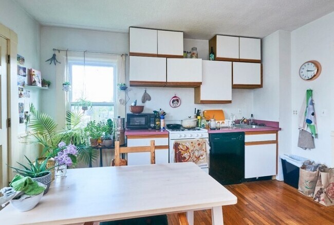 Photo - 208 Banks St Unit 1