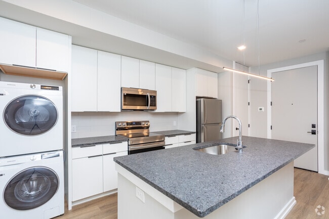 1BR, 1BA - 758SF - Kitchen - Mid Castle