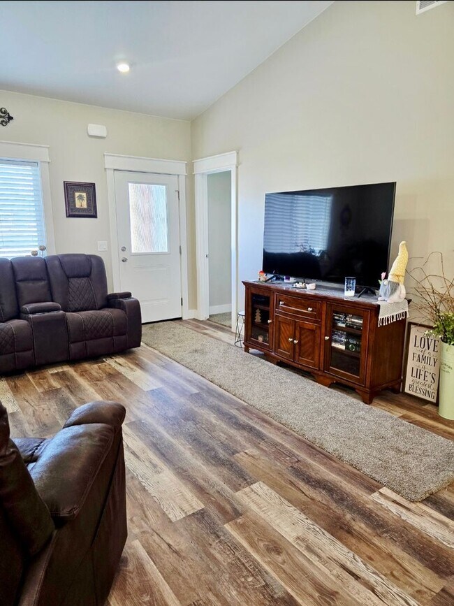 Photo - Spacious 4 Bedroom, 2 Bath Home in South Hill Subdivision – Burley, ID