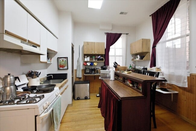 1931 W Evergreen Ave
