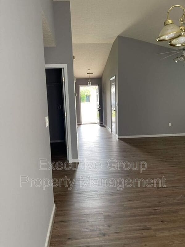 Photo - 104 Cottage Cir