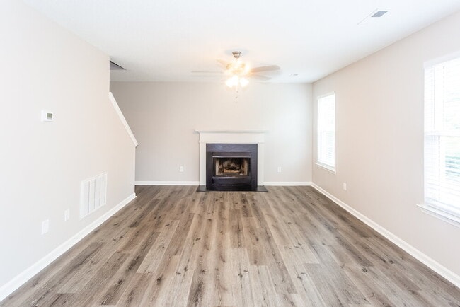 Photo - 922 Grassy Patch Ln