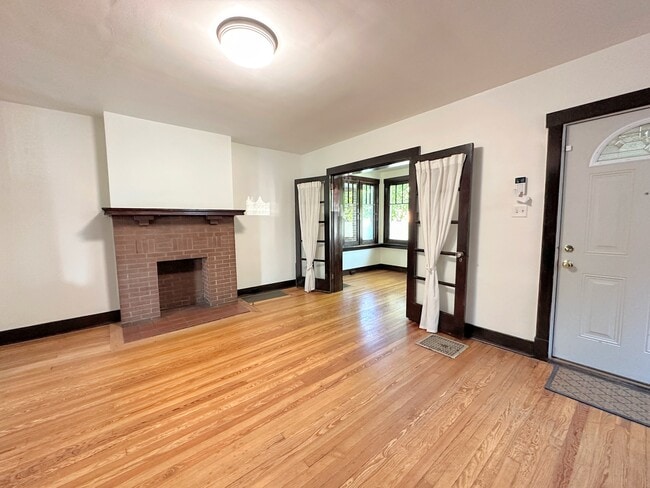 Photo - 7104 Schoyer Ave