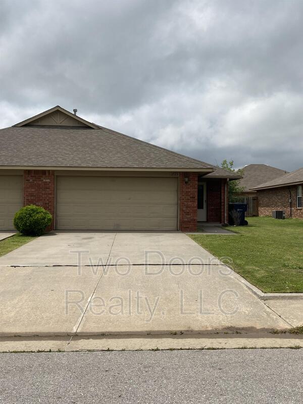 Photo - 1725 Riviera Ln