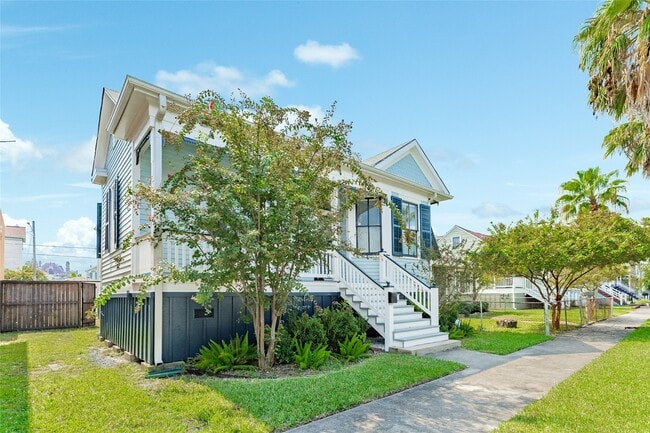 Photo - 1407 Winnie St
