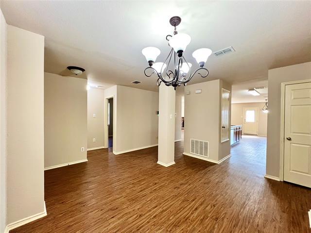 Photo - 2804 Cameron Way