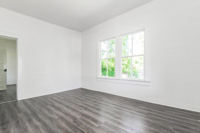 Photo - 706 Shull St