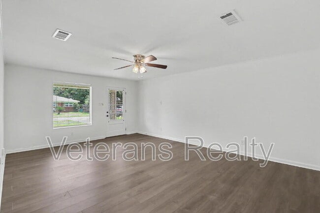 Photo - 111 Valentine Dr