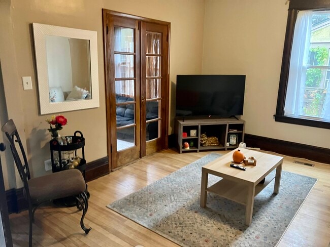Photo - 324 Snelling Ave S