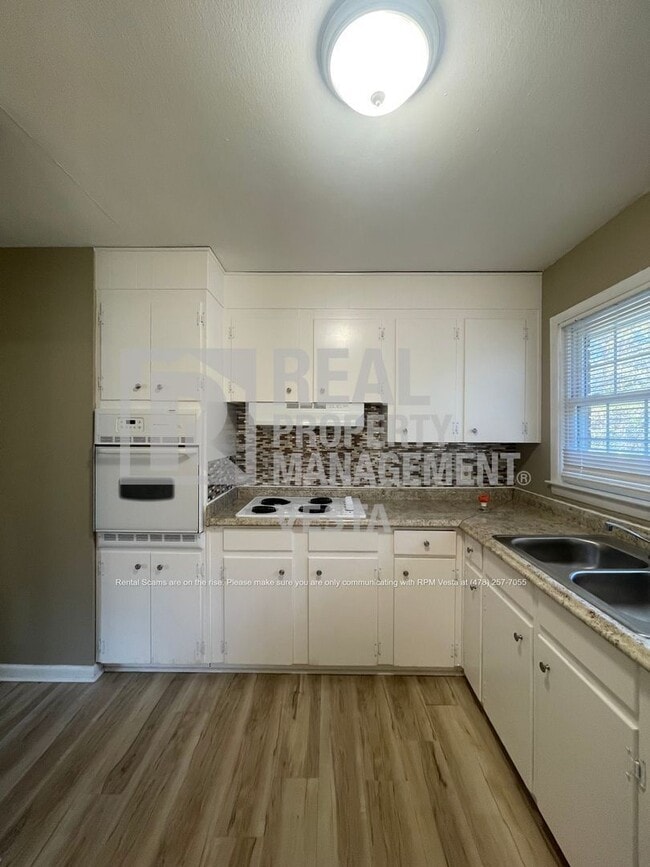 Photo - 1575 Winston Dr