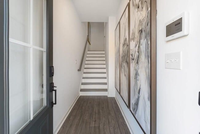 Photo - 521 Meadows Ln