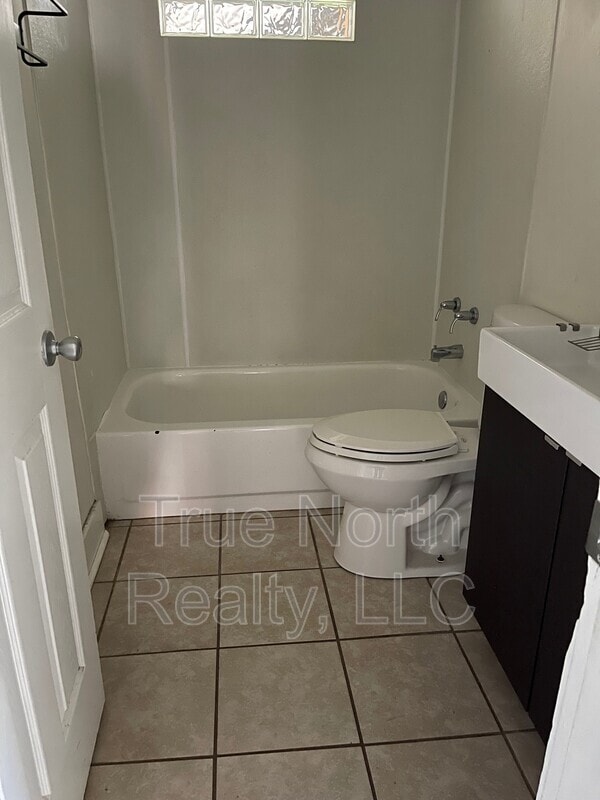 Photo - 1681 1/2 Oak Street