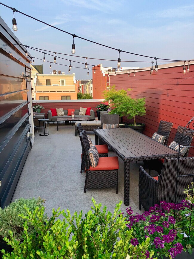 Photo - 2103 Richmond Hwy