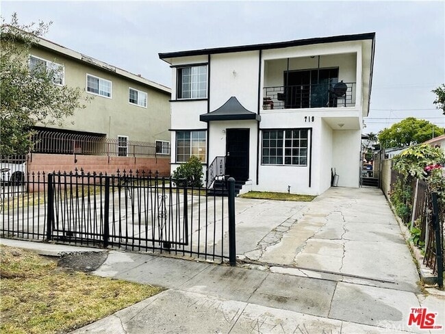 Building Photo - 719 E 79th St Rental