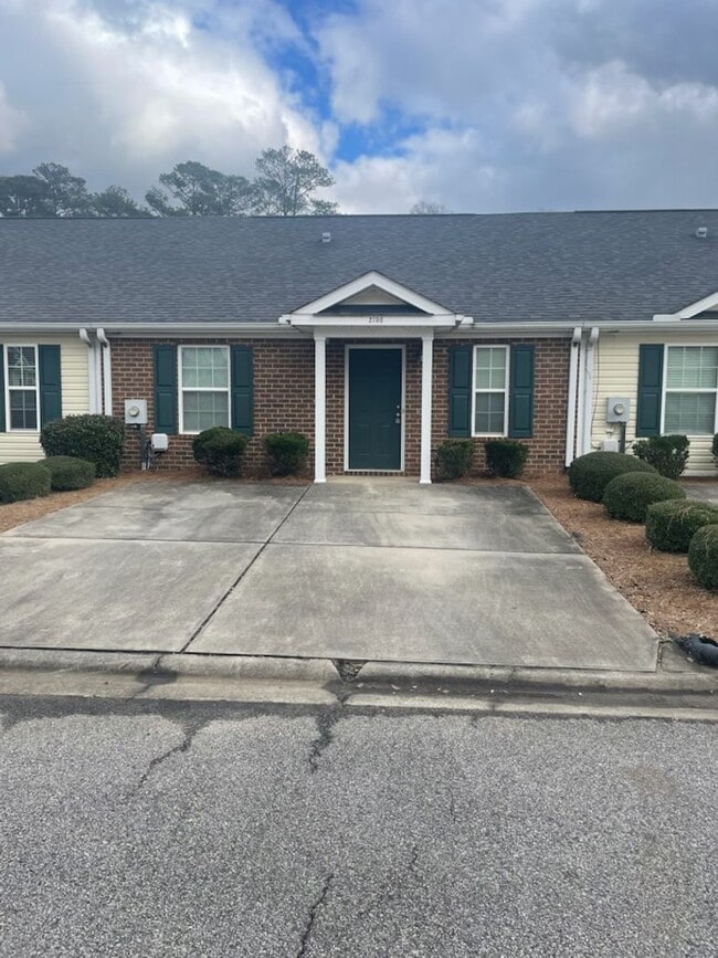 Building Photo - WEST AUGUSTA TOWNHOME CONVENIENT TO MEDICAL AND SCHOOLS