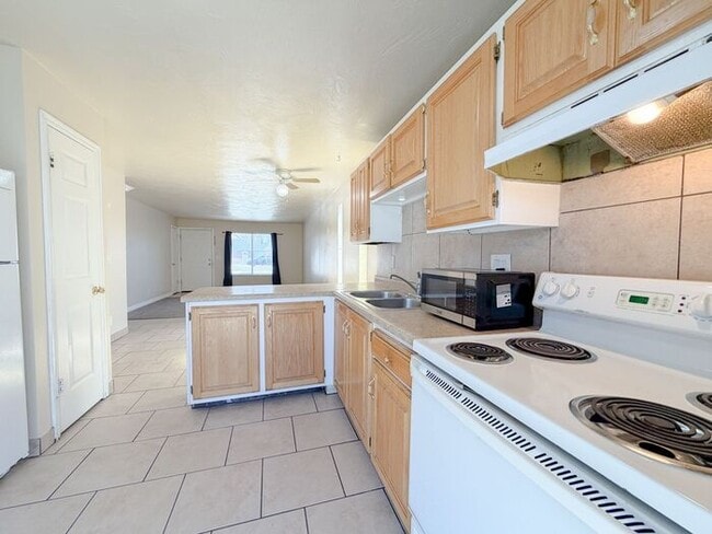 Photo - 2384 W Derby St