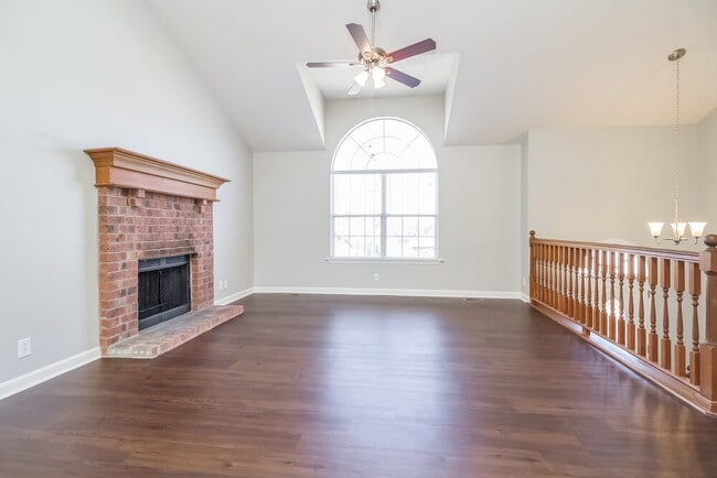 Photo - 3261 Clapham Rd
