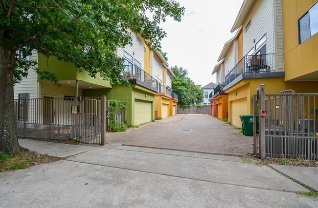 Photo - 4122 Spencer St