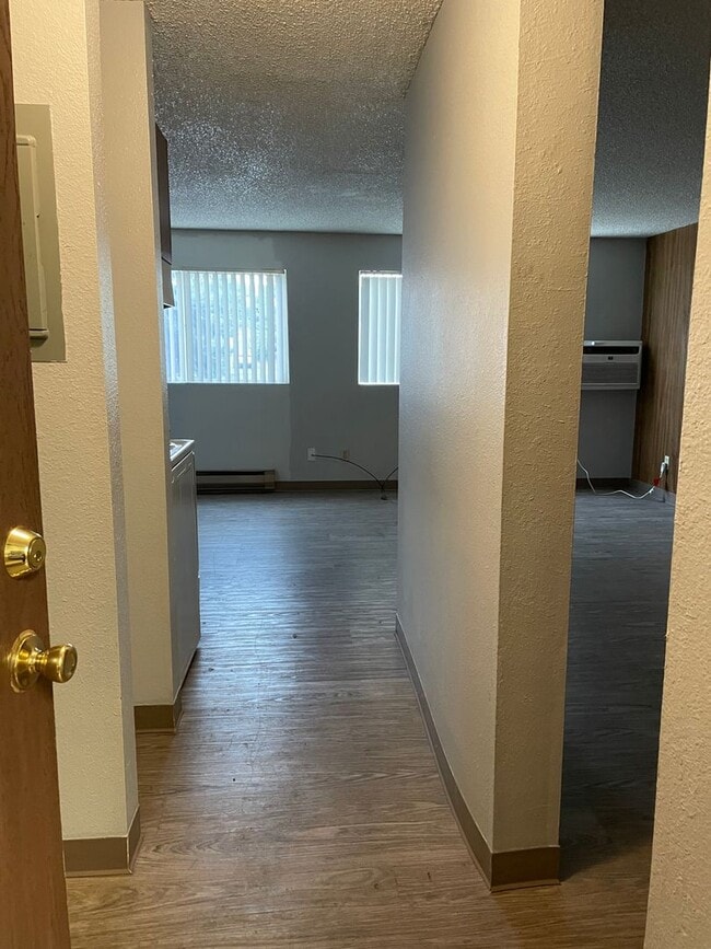 Building Photo - Studio Apartment Unit 41