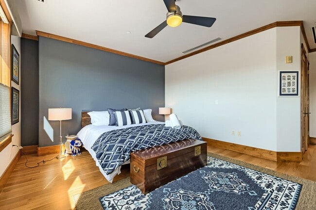 Photo - 1301 Canyon Blvd