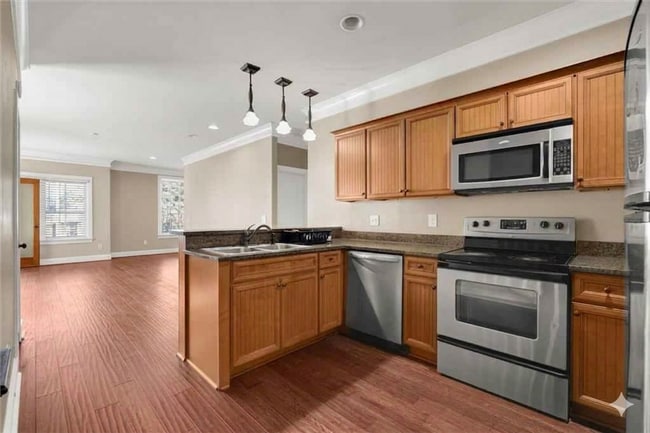 Photo - 101-1011 West Ln.