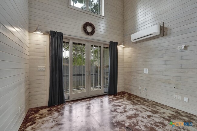 Photo - 1091 Mulberry Ave