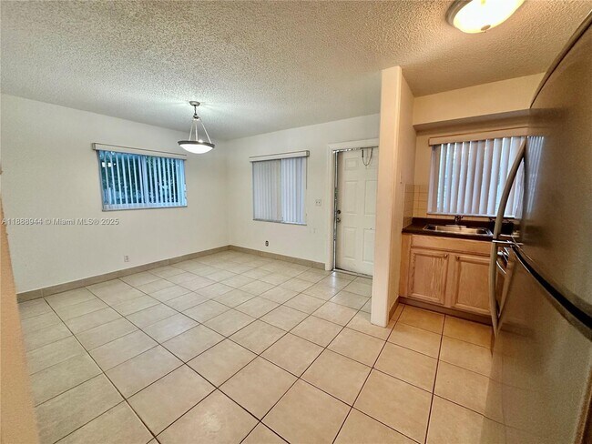 Photo - 1274 NE 40th St Unit 2