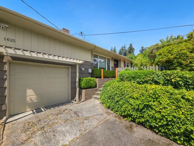 Beautiful ramber house with 3 bedroom near... - Beautiful ramber house with 3 bedroom near...