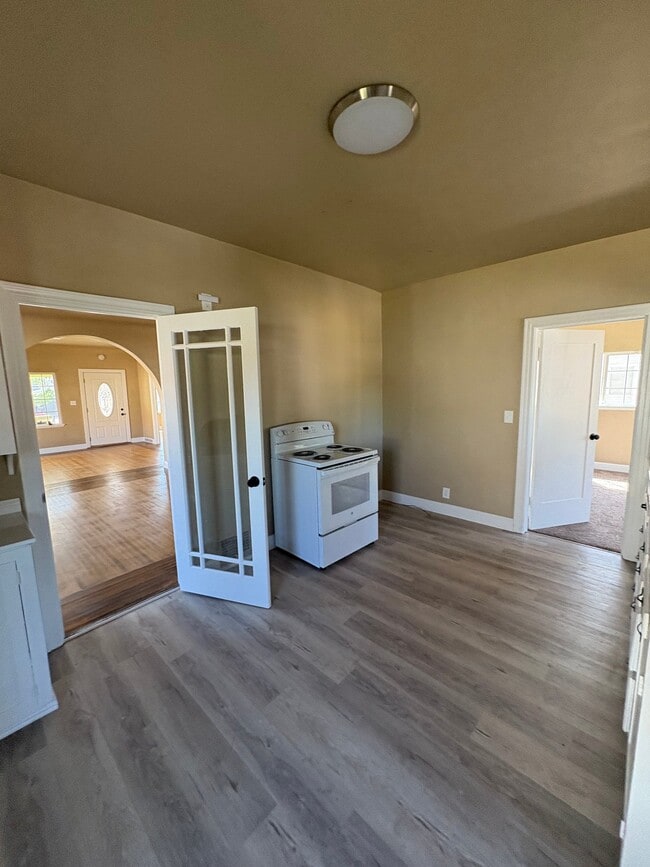 Photo - 545 W Main St