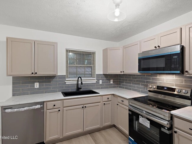 Photo - 18 Begonia Ct