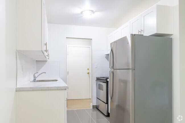 1BR, 1BA - 866SF - Kitchen - Bedford Oaks