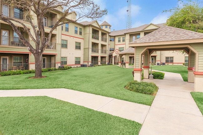 Photo - 200 W Yoakum Ave