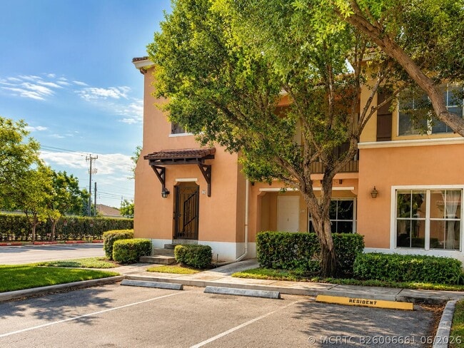 Building Photo - 3549 Forest Hill Blvd Unit 25