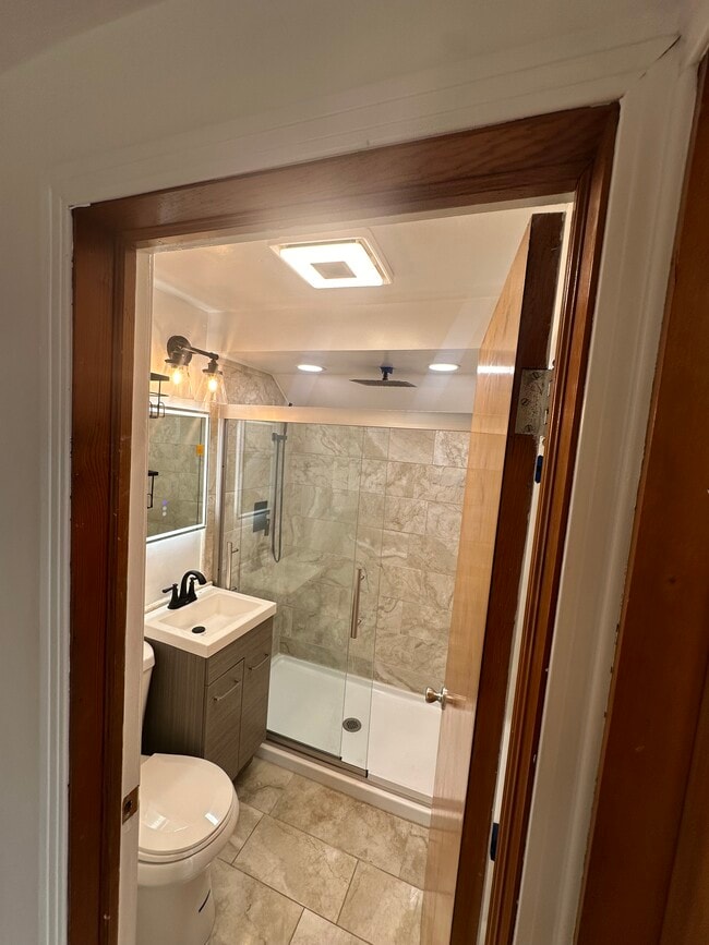 Building Photo - 6404 W Hayes Ave Unit 2